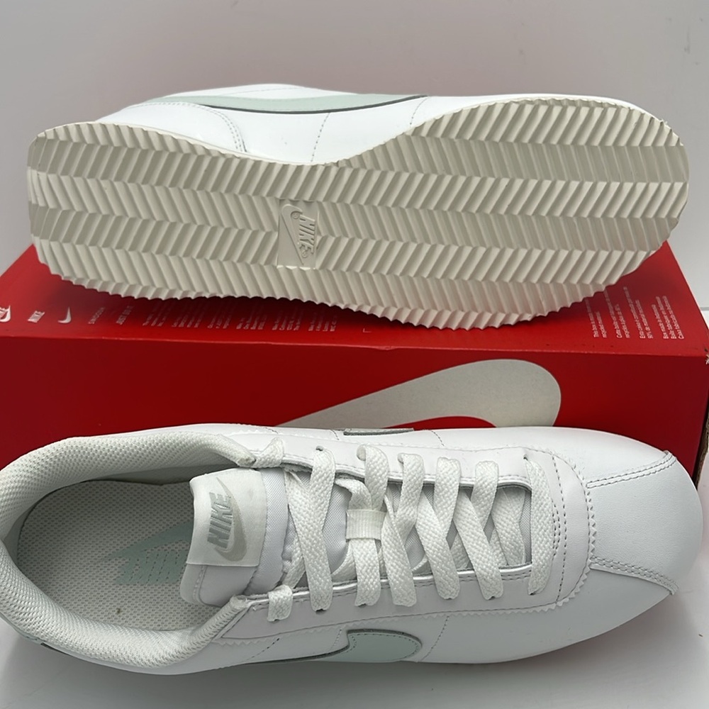 Nike Cortez Leather
Women's
Summit White/Sail/Light
Bone/Light Silver
DN1791-106 - Picture 4 of 16